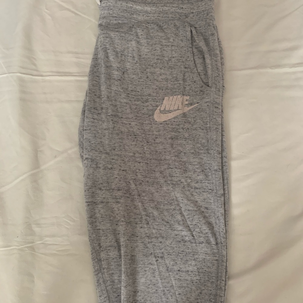 Nike pant size medium